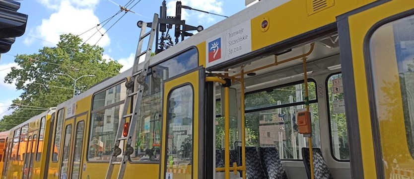 Stanęły tramwaje. Kolejny połamany pantograf w ul. Matejki w Szczecinie