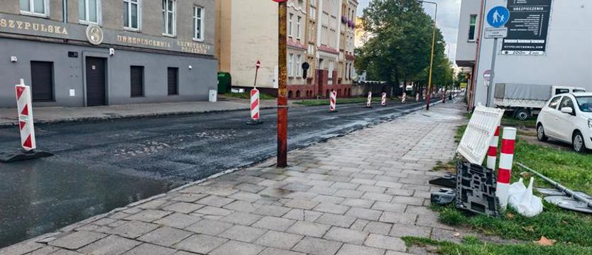 Drogowcy pracują. Będą nowe chodniki i oświetlenie