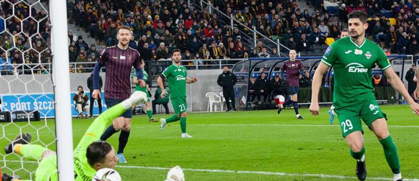 Piłka nożna. Niedzielny mecz z Radomiakiem zmaże pucharowy blamaż Pogoni?