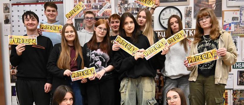 Międzypokoleniowo, naukowo, artystycznie w „Przeciągu"