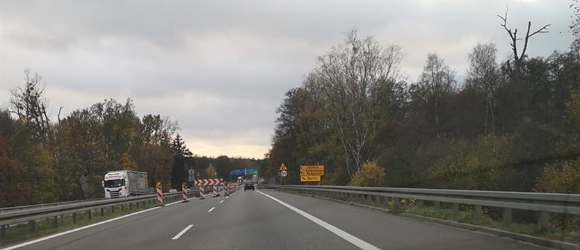 Oznakowanie przed zjazdem z trasy S3 w kierunku Szczecina zaskakuje kierowców
