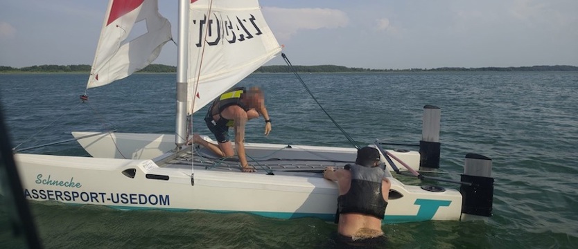 Wypłynęli za daleko na SUP-ach i rowerach wodnych. Zaskoczyła ich zmiana pogody