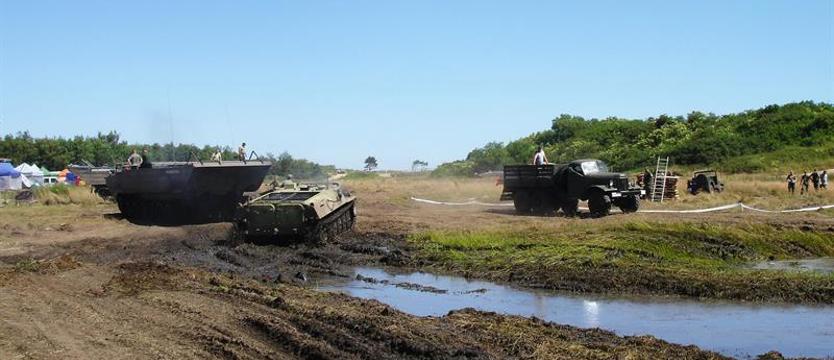 Zlot Historycznych Pojazdów Wojskowych opuszcza Darłowo