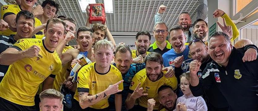 Piłka nożna. Derby Szczecina dla Jezioraka