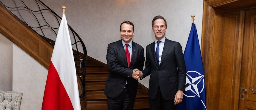 Sikorski: polskie MSZ przekaże 100 mln dolarów na broń dla Ukrainy