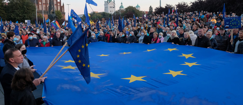 Manifestacja na pl. Solidarności w Szczecinie. Unia to My, w imię zasad