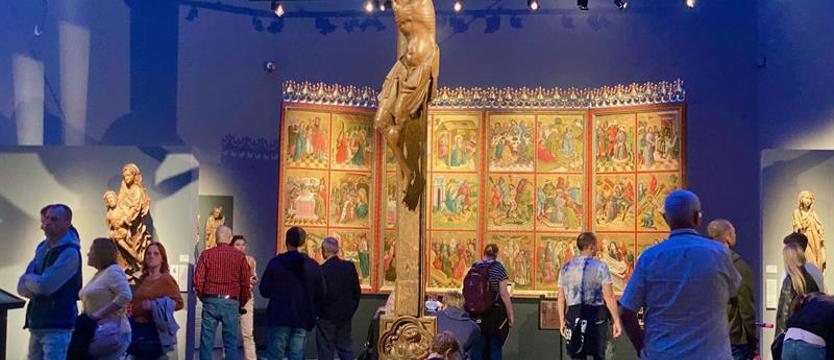 Spacer po wystawie „Misterium Światła”