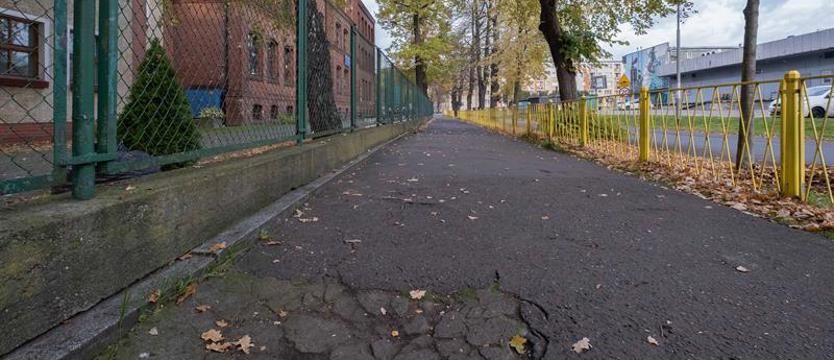 Wyremontują chodnik. Prosto do szkoły