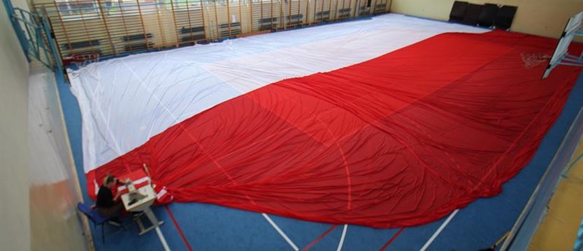 Trwają przygotowania do próby bicia rekordu Polski na najdłuższą flagę narodową