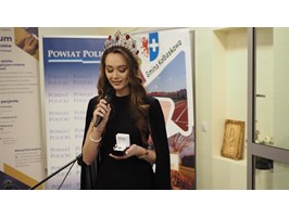 Z pierścieniem dla hospicjum. Miss Polski przyjechała do Tanowa
