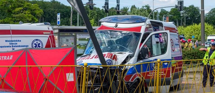 Zarzuty dla kierowcy po wypadku z karetką