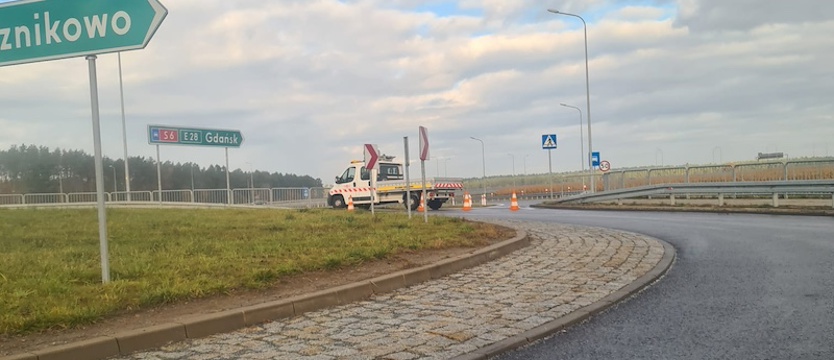Osiem pojazdów zderzyło się pod Kołobrzegiem; cztery osoby poszkodowane