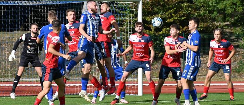 Piłka nożna. Na czele III ligi bez zmian