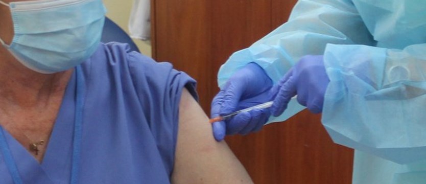 Masowe szczepienia w firmach ruszą od połowy maja