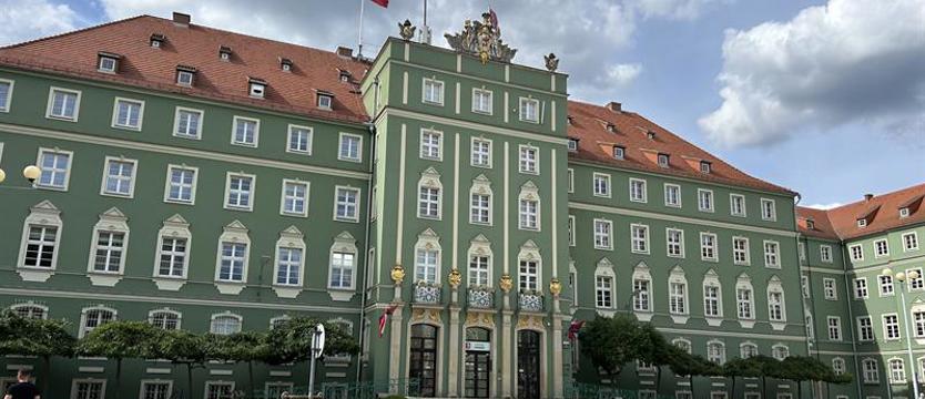 Video-mapping na magistracie. Utrudnienia w ruchu i komunikacji