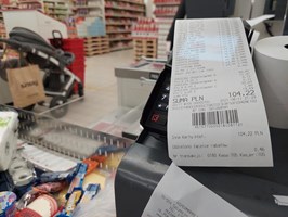 O inflacji przed sklepem. Chudną portfele Polaków