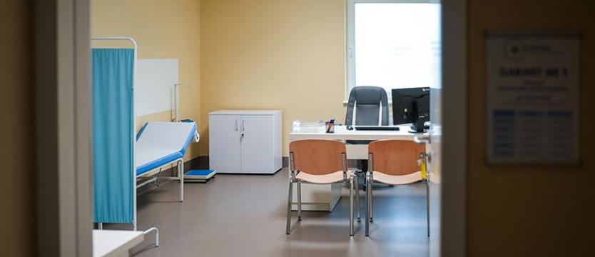 NFZ coraz mniej płaci. Przychodnie pod presją