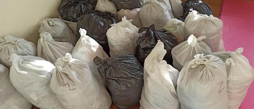 Pseudoleki, narkotyki i lewa odzież. IAS skontrolowała przesyłki