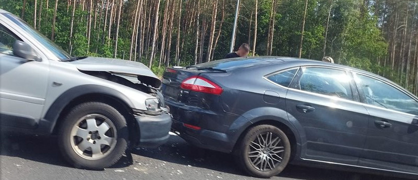 Wypadki i utrudnienia na drogach regionu. Trudny powrót z długiego weekendu