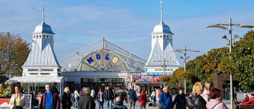 Międzyzdroje po sezonie. Wciąż chętnie odwiedzane, ale tłoku nie ma