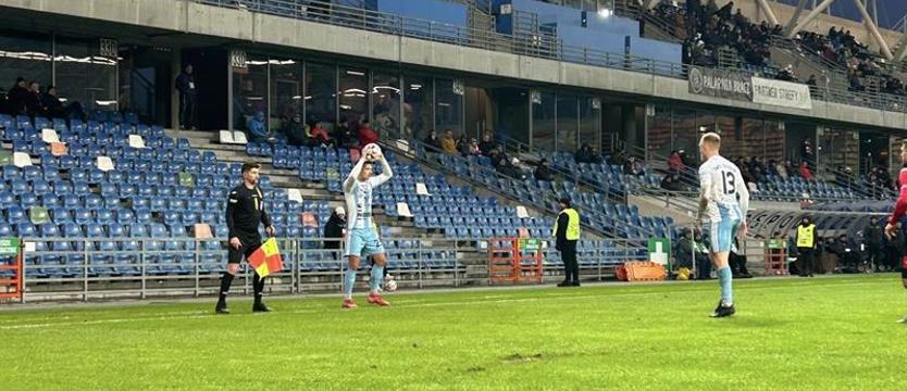 Piłka nożna. Mecz Świtu odwołany, kto za to zapłaci?