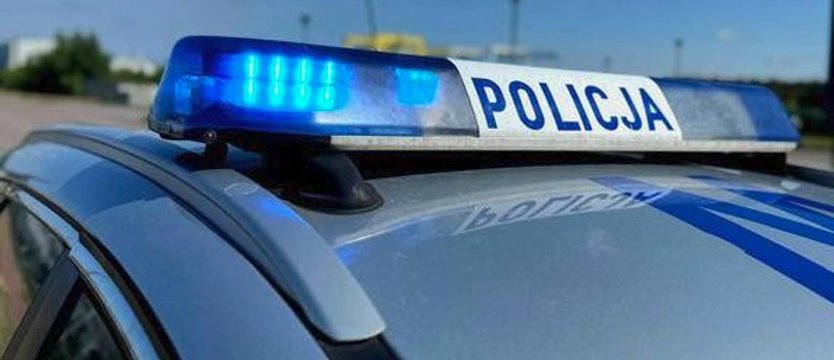 BMW zwróciło uwagę policjantów, bo jechało dziwnie wolno