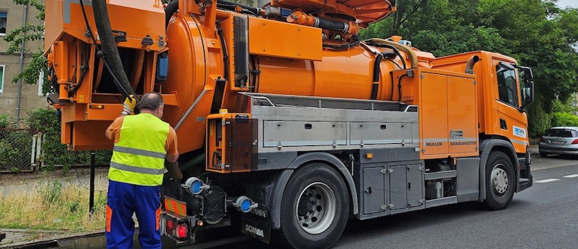 Prognozowany jest ulewny deszcz. Służby w Szczecinie w gotowości