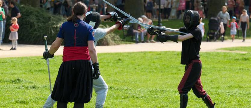 Pierwszy dzień majówki w Szczecinie. Tłumy na Jasnych Błoniach