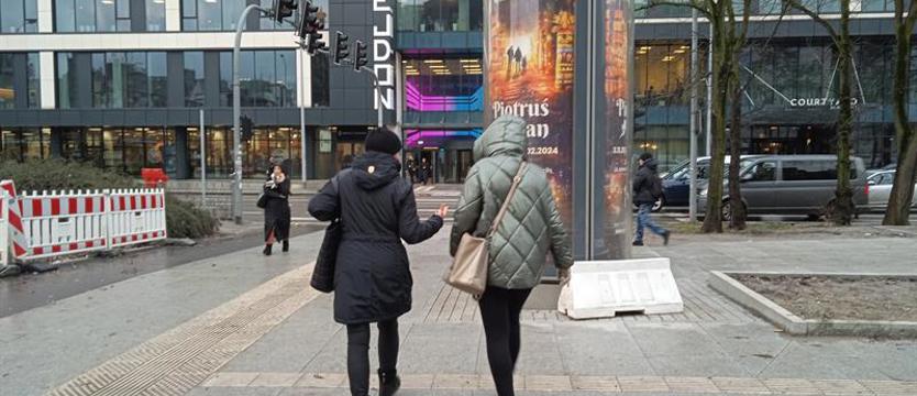 Ludzie w słup? Uciążliwa dla pieszych – zmiana na pl. Zwycięstwa