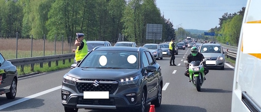 Utrudnienia i korek na A6