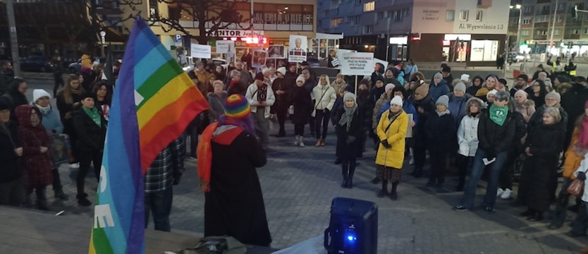 Protest na pl. Adamowicza. Murem za lekarką