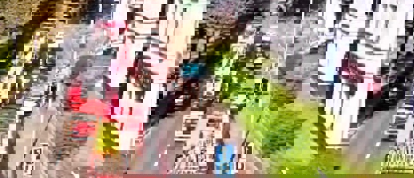 Trzy wozy gaśnicze w al. Piastów. Spłonął wózek dziecięcy