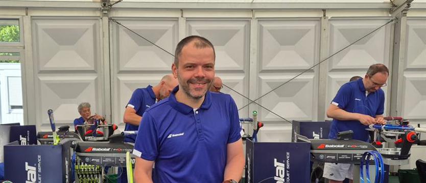 Wimbledon i rosyjska agresja. Szczecinianin serwisuje rakiety