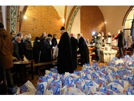 Na święta - paczki dla potrzebujących w szczecińskiej katedrze