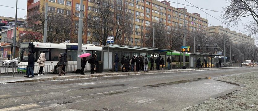 Ruszyła komunikacja zastępcza za tramwaje. Szkoły w Szczecinie pracują normalnie