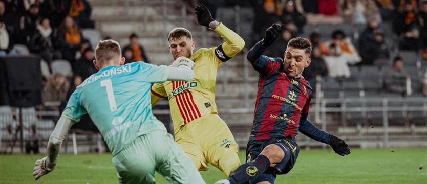 Piłka nożna. Bezbramkowy remis Pogoni w Kielcach