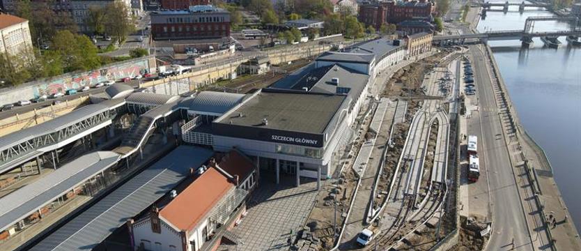 Kolumba z postępem i poślizgiem. Aneksu wciąż nie ma