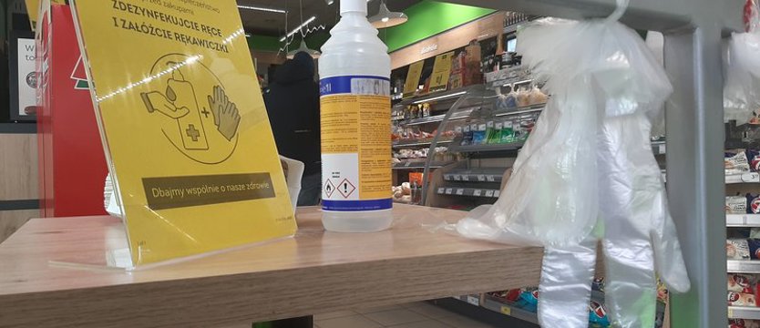 Pandemia odpuściła? Obostrzenia wciąż obowiązują