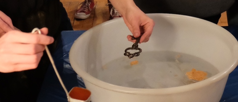 Dziś noc wróżb. Andrzejki... przez dziurkę od klucza 