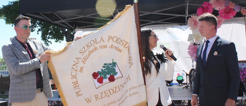 Szkoła w Rzędzinach. Pod patronatem Elizabeth von Arnim
