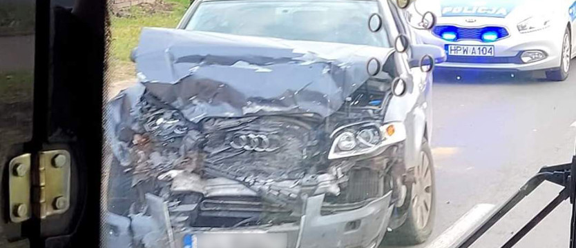 Czołowe zderzenie. Utrudnienia na ul. Wernyhory w Szczecinie