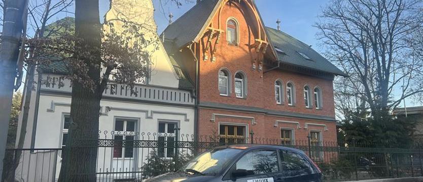 Neogotycka willa jak nowa, czynsz będzie też nowy