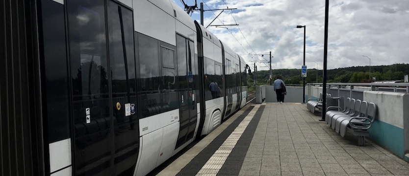 Ograniczenie prędkości na torowisku między Basenem Górniczym a Hangarową. Powód? Nadmierna ilość pęknięć