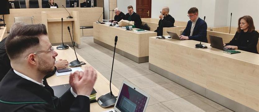 Kodeks karny a przysięga Hipokratesa. „Koperta" przelewem na fundację