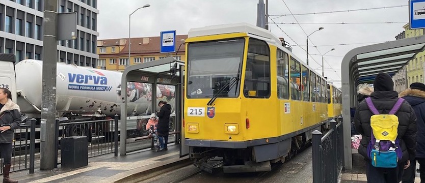 Utrudnienia na liniach. Brak prądu przy Bramie Portowej