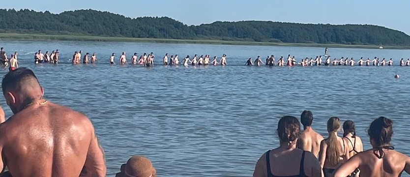 Chwile grozy nad jeziorem Miedwie. Plażowicze szukali chłopca