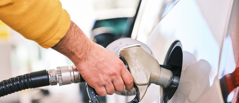 Rząd: Niższe ceny paliw na stacjach od wtorku