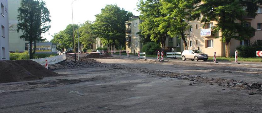 Prace idą pełną parą, a kierowcy jeżdżą pod prąd