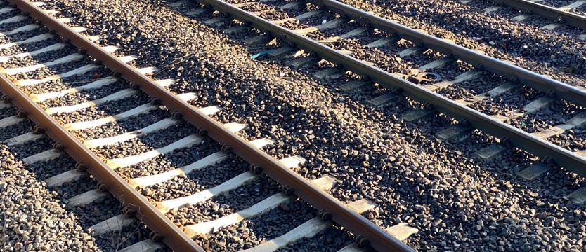 Po wykolejeniu cysterny na stacji Szczecin-Stołczyn ruch pociągów wstrzymany. Cysterna z amoniakiem blokuje tor