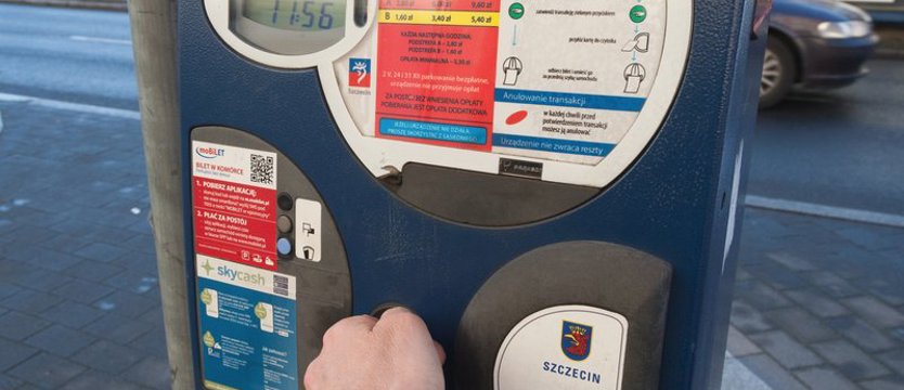 Dwie oferty na dostawę i montaż 340 parkomatów do SPP